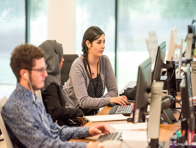 保险行业智能升级：AI外呼完成保单续期提醒与理赔跟进