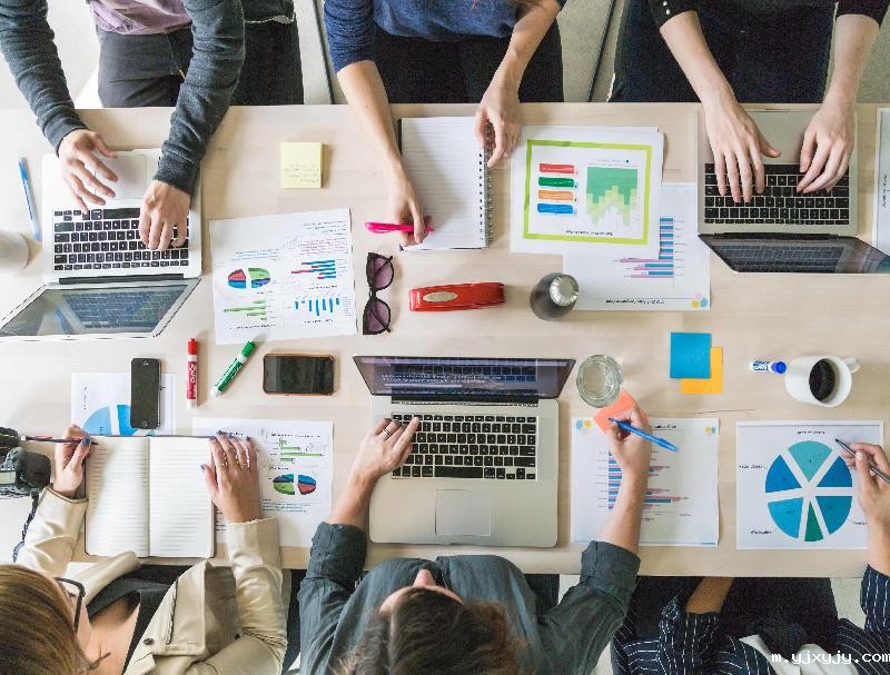 大模型呼叫中心和智能呼叫中心区别在哪？2025 年功能细节深度对比