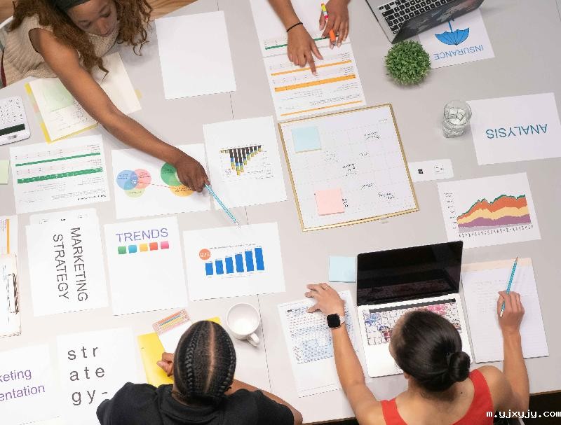 电话通讯系统怎么选？2025 年企业适配性与扩展性对比